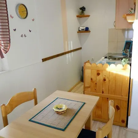 Apartment Ivan Z - 120m To The Sea Gradac (Split-Dalmatia)